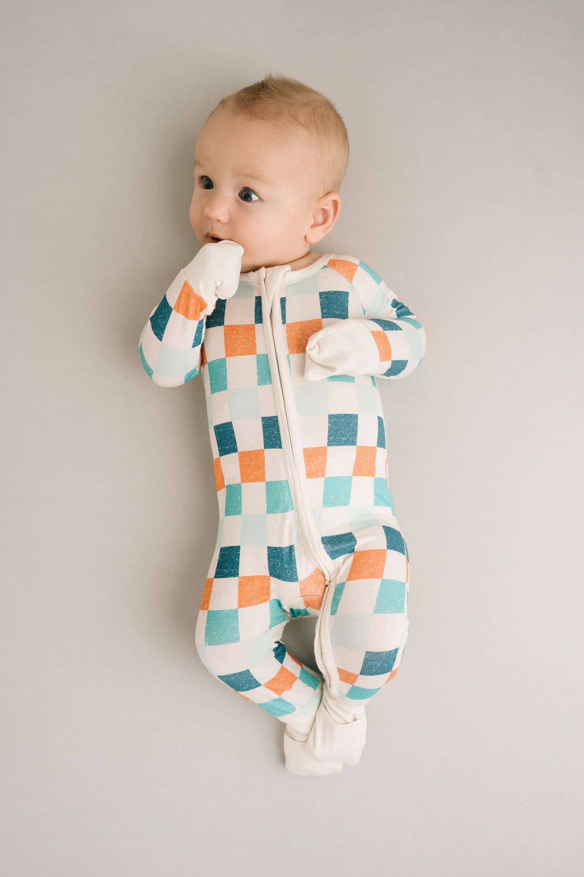 Grunge Checkered Bamboo Sleeper - Image 2