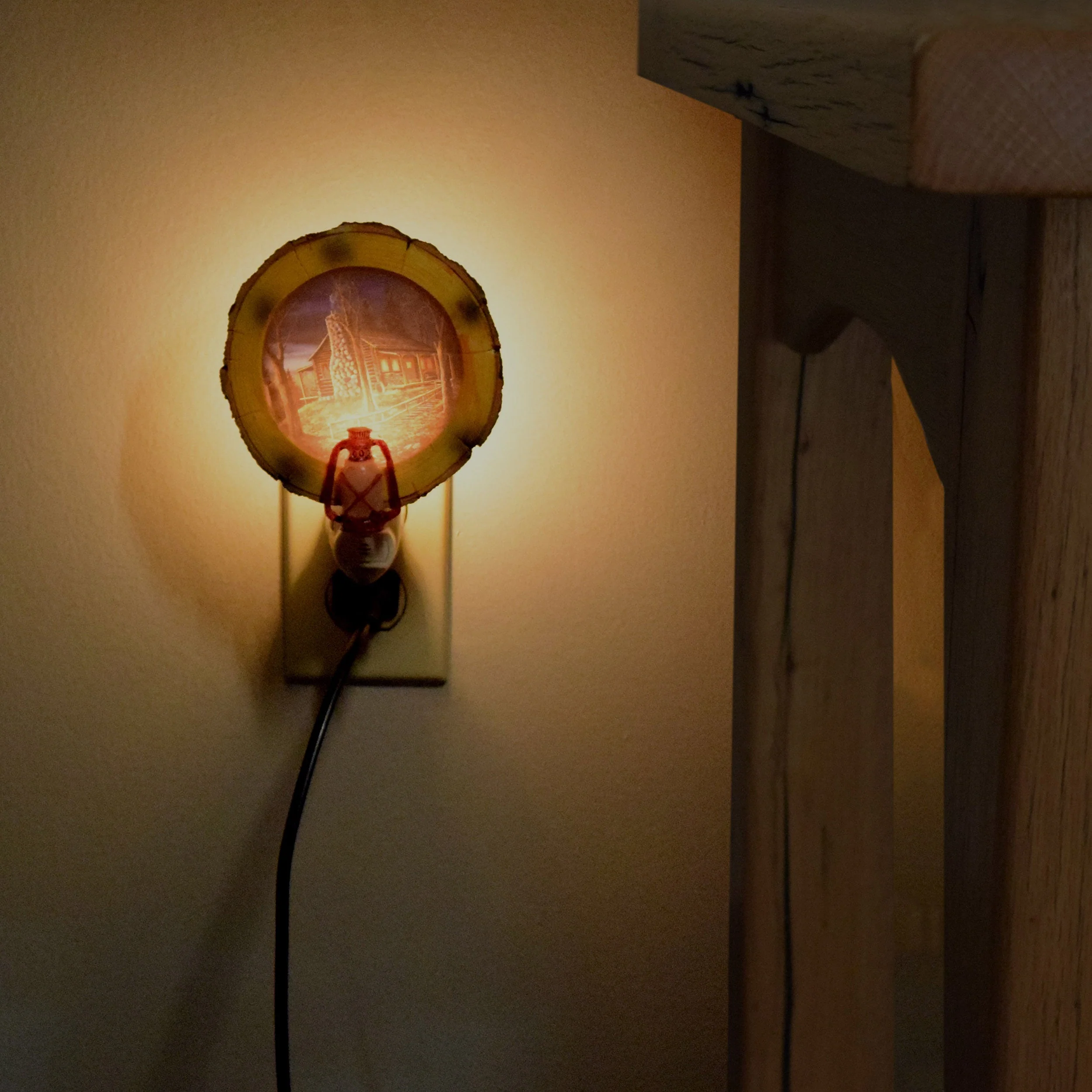 Night Light with Sensor-Cabin - Image 3