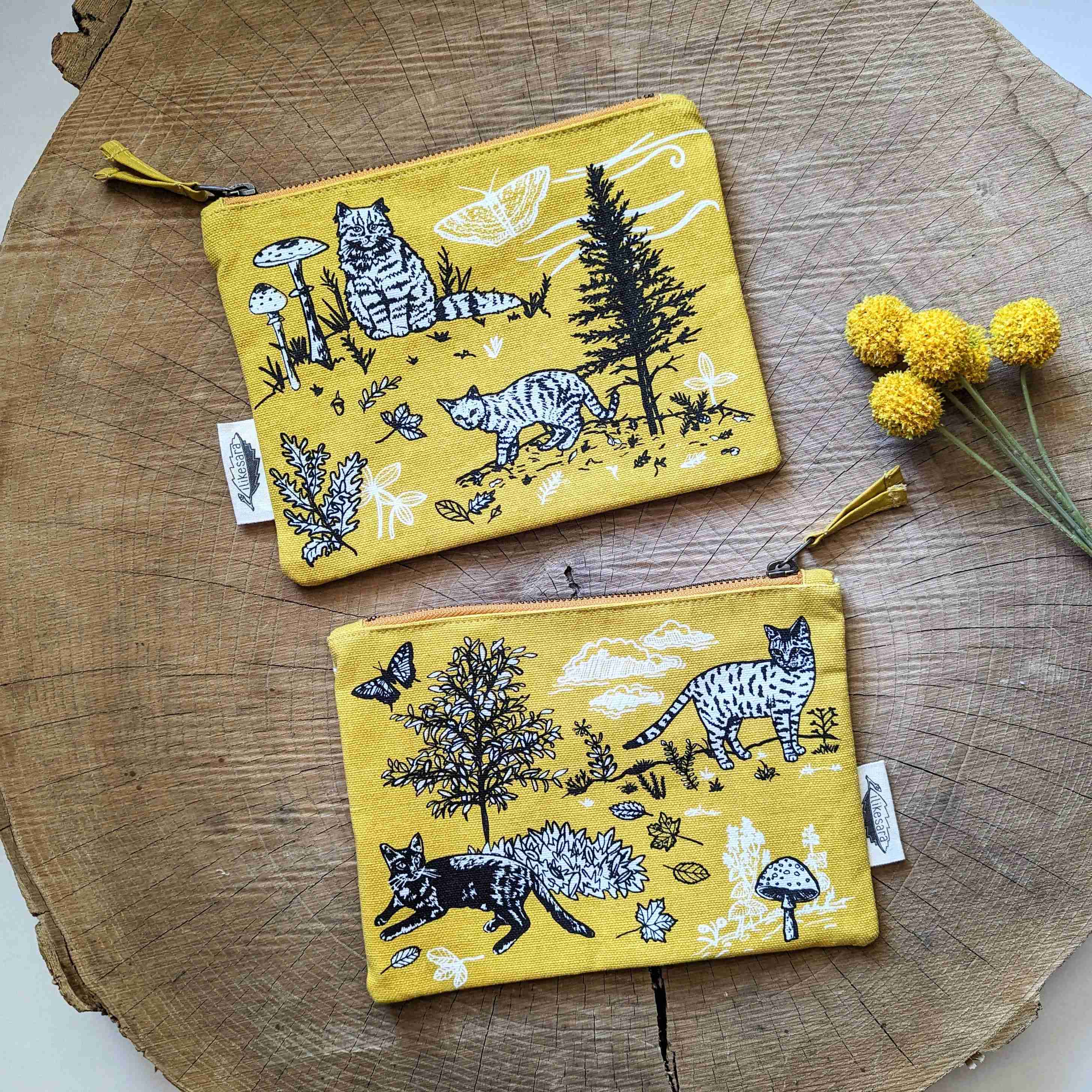 Zippered pouch | outside cats - Image 1
