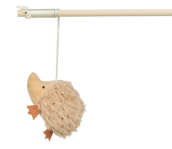 Trixie zabawka świąteczna dla kota wędka z jeżem 48 cm – pluszowy jeż na drewnianym patyku