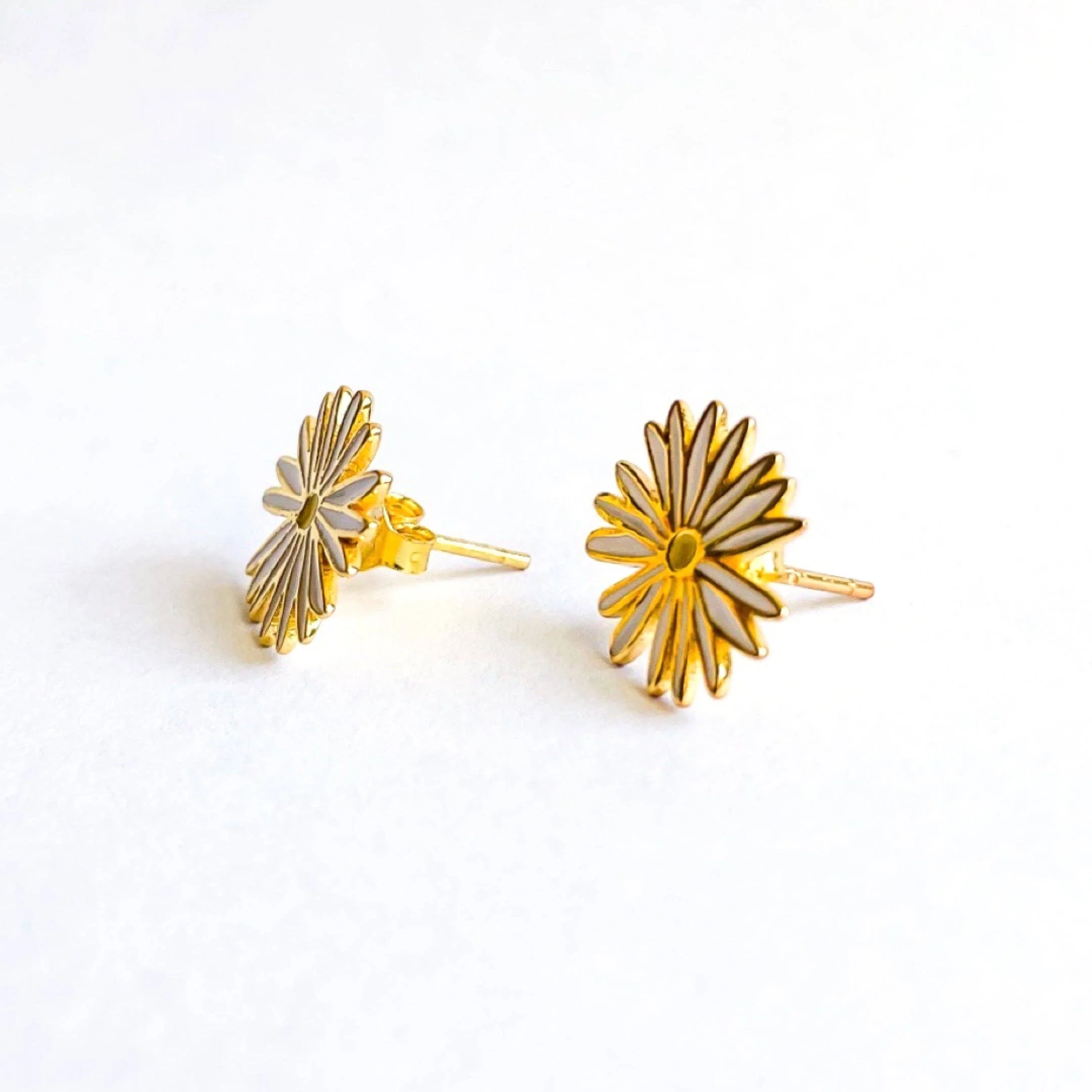 18k Gold Daisy Enamel Earrings - Image 2