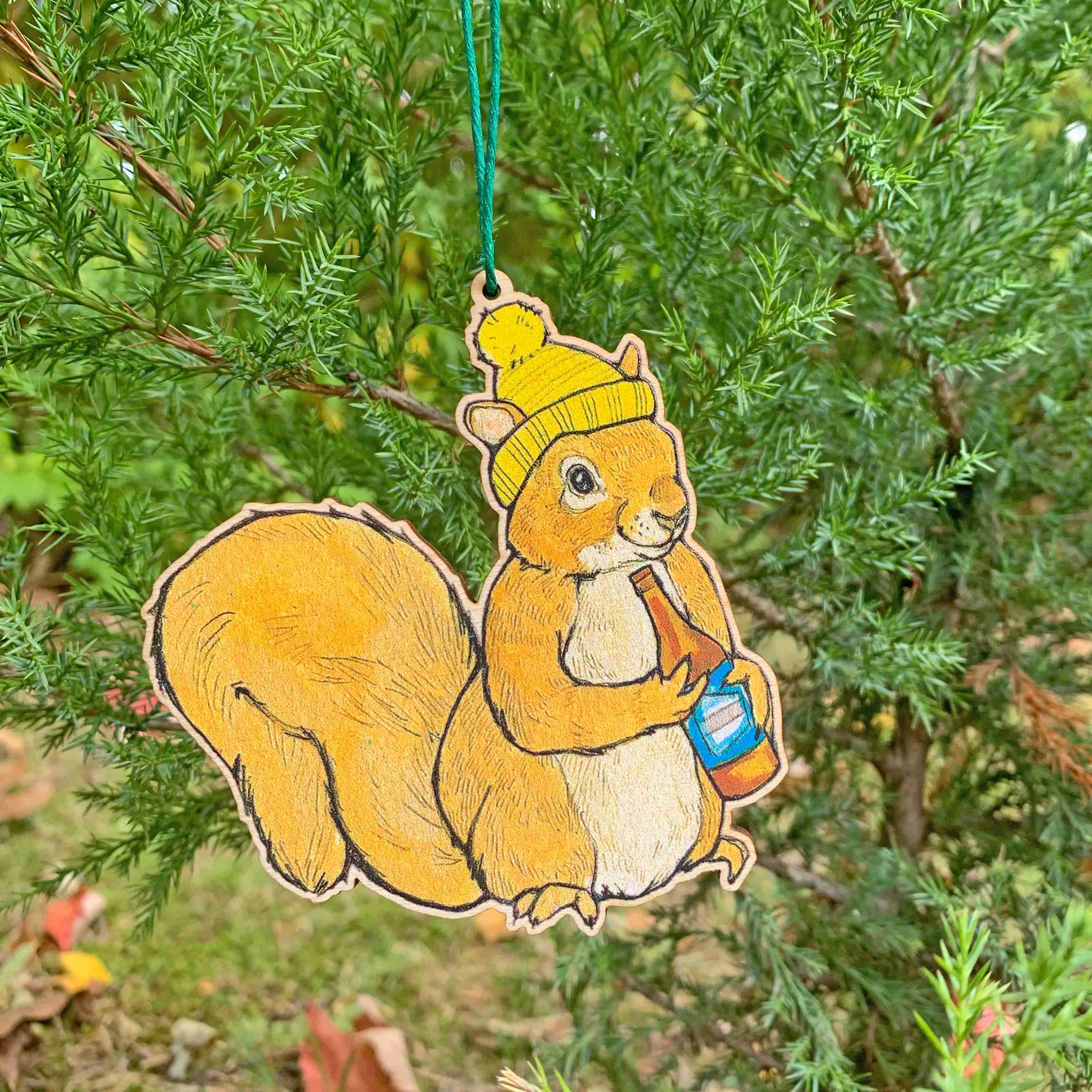 Beer Squirrel- 3.5" illustrated wooden tree ornament - Image 2