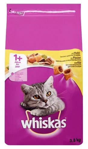 Whiskas Dry Adult Chicken - Balanced cat food for healthy teeth and gums - Image 1