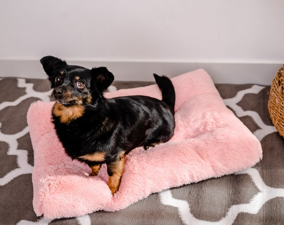 MIMIKO Pets legowisko Shaggy prostokątne L 65x45 cm różowe - antypoślizgowy spód i miękka tkanina - Image 3