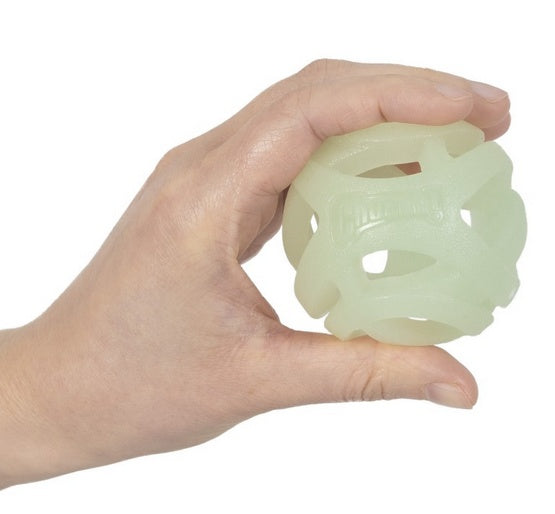 Chuckit! Max Glow Air Fetch Ball Medium - świecąca piłka z ażurową konstrukcją ułatwiającą oddychanie - Image 3