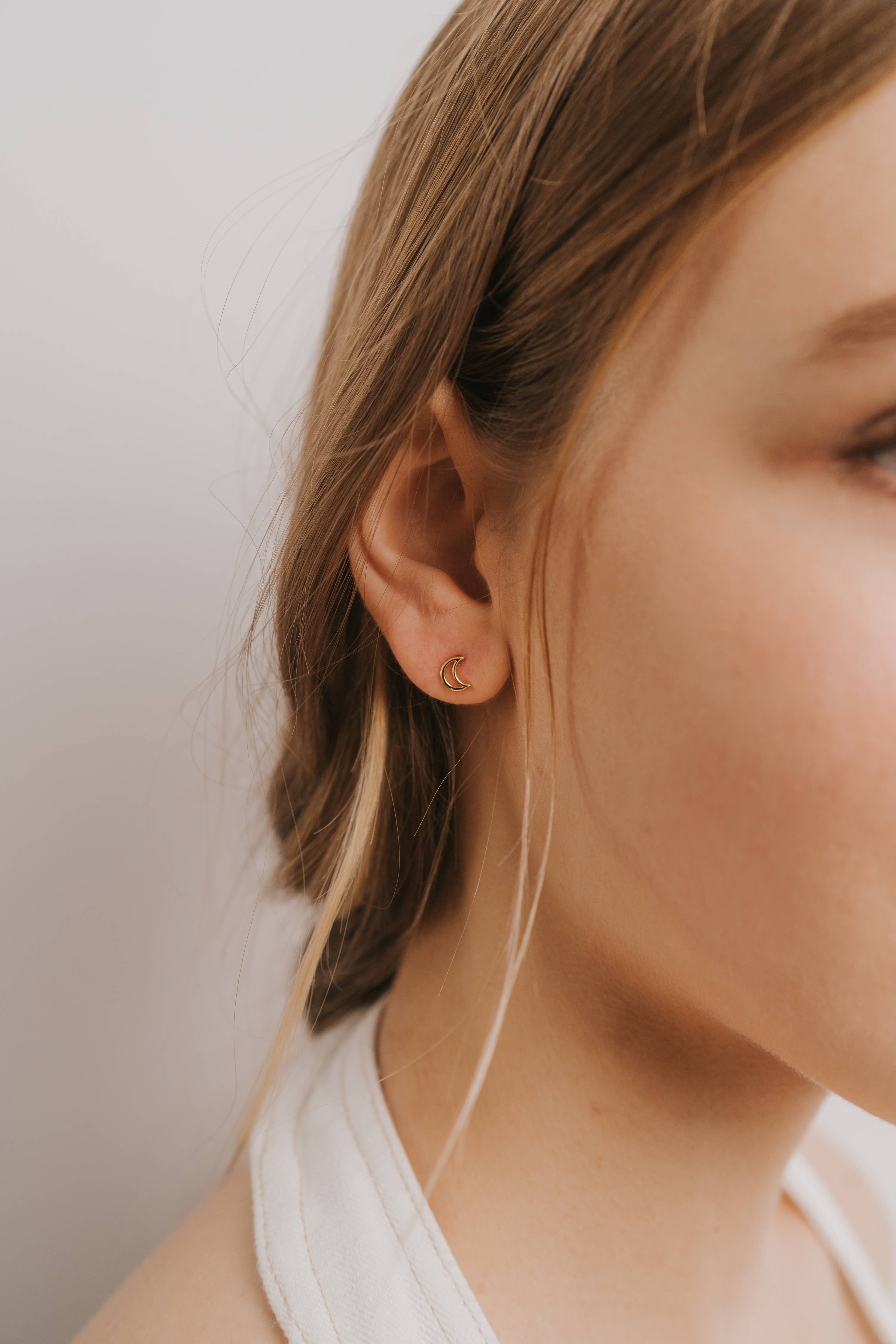 Minimalist - Moon - Gold Earrings - Image 3