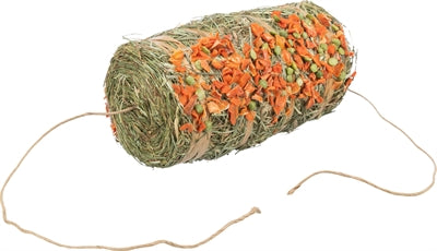 Trixie Grain-Free Hay Pendant with Peas and Carrot – 250g – Hanging Snack - Image 1