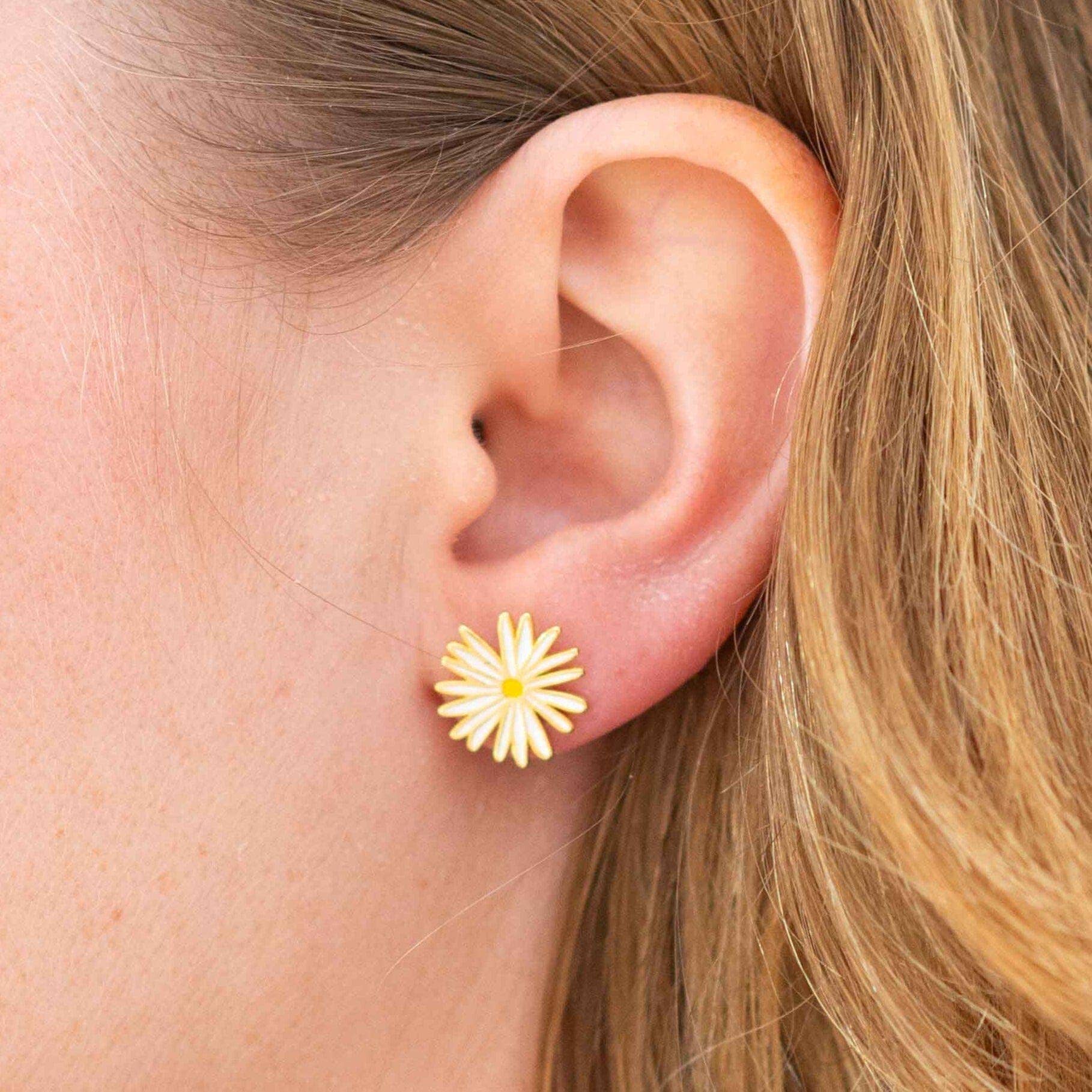 18k Gold Daisy Enamel Earrings - Image 3