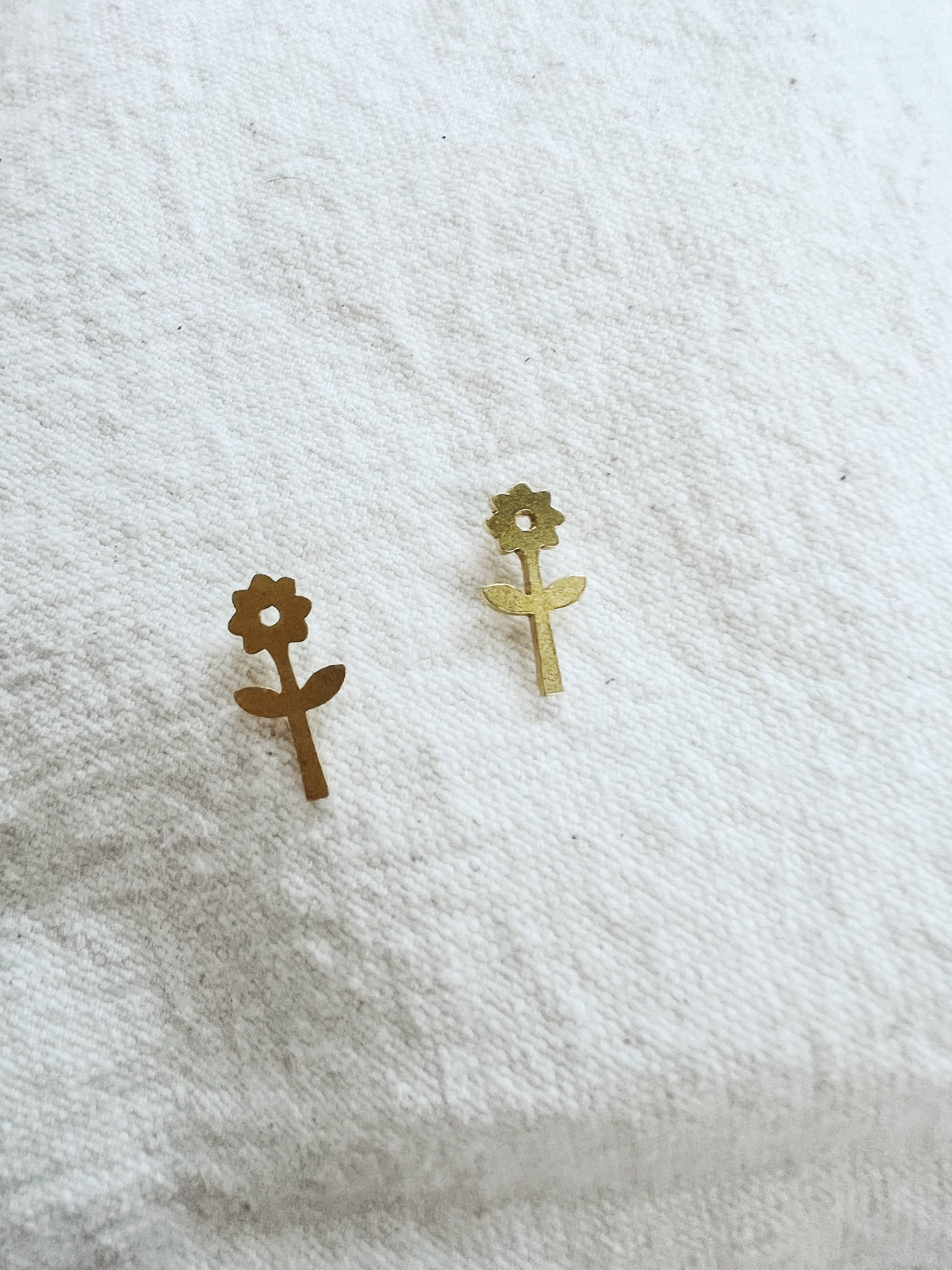 Sunflower post earrings - Image 1