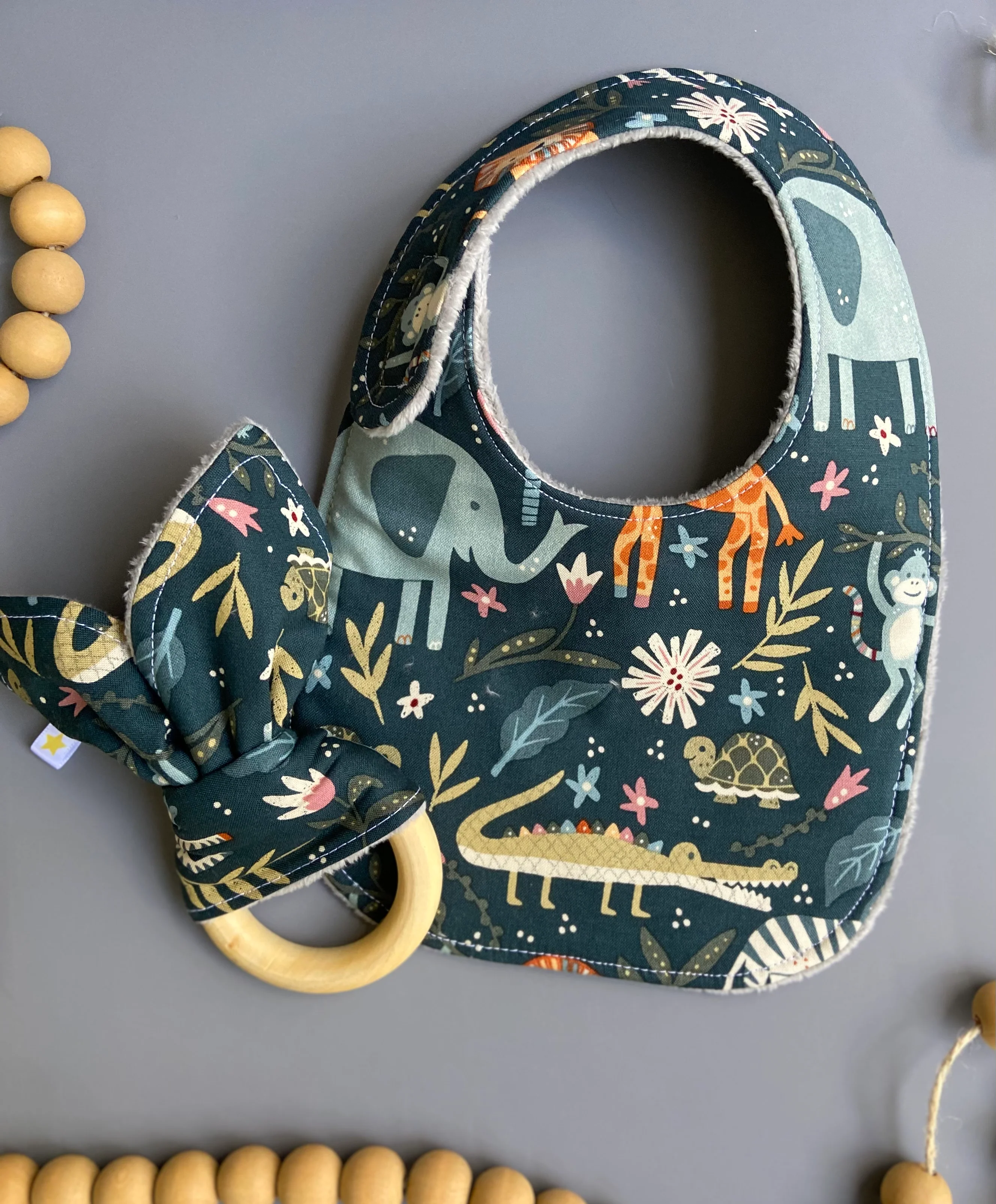 Welcome to the Jungle bib - Image 1