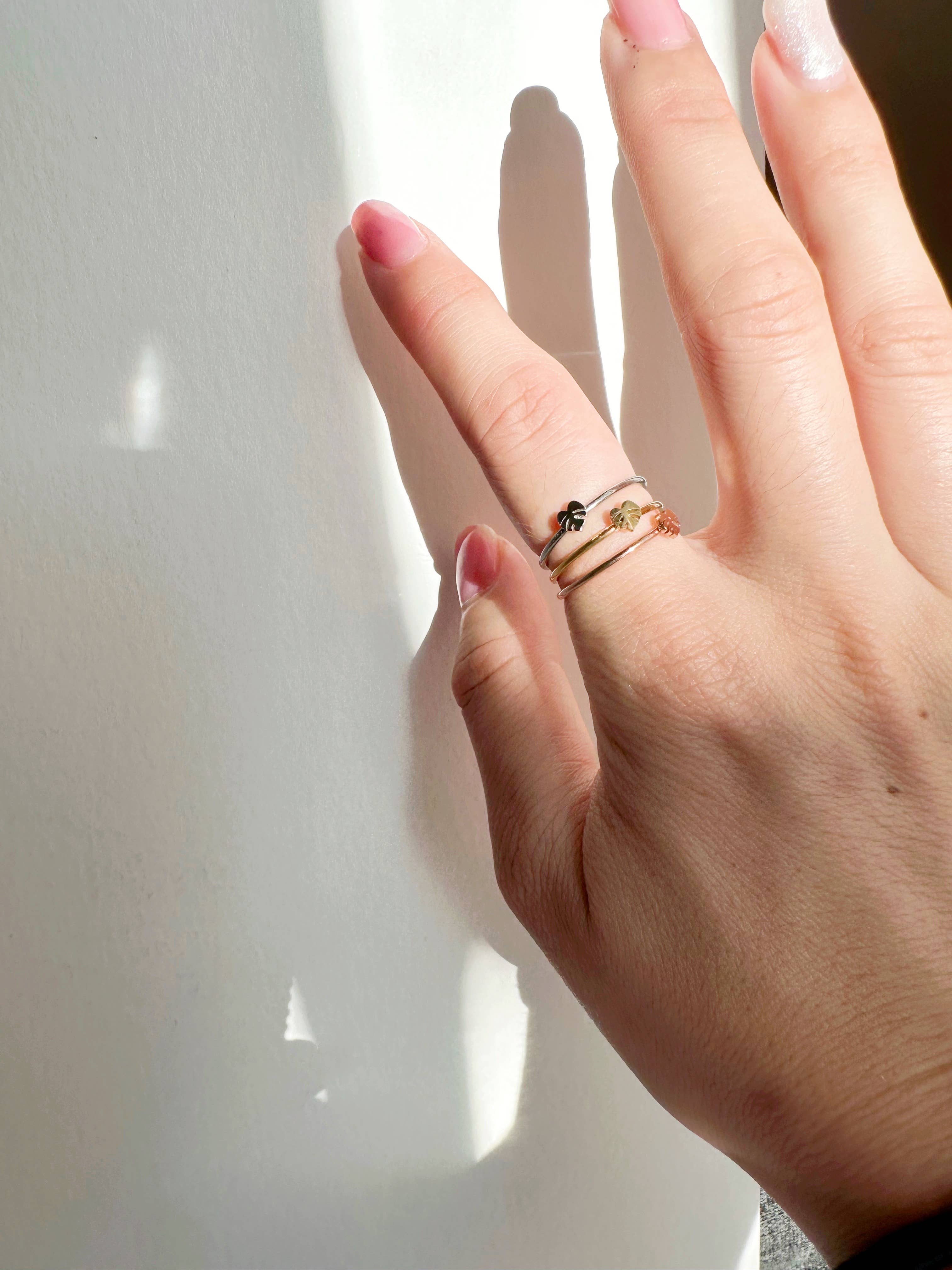 Tiny Monstera Deliciosa Plant Ring | Hypoallergenic - Image 1