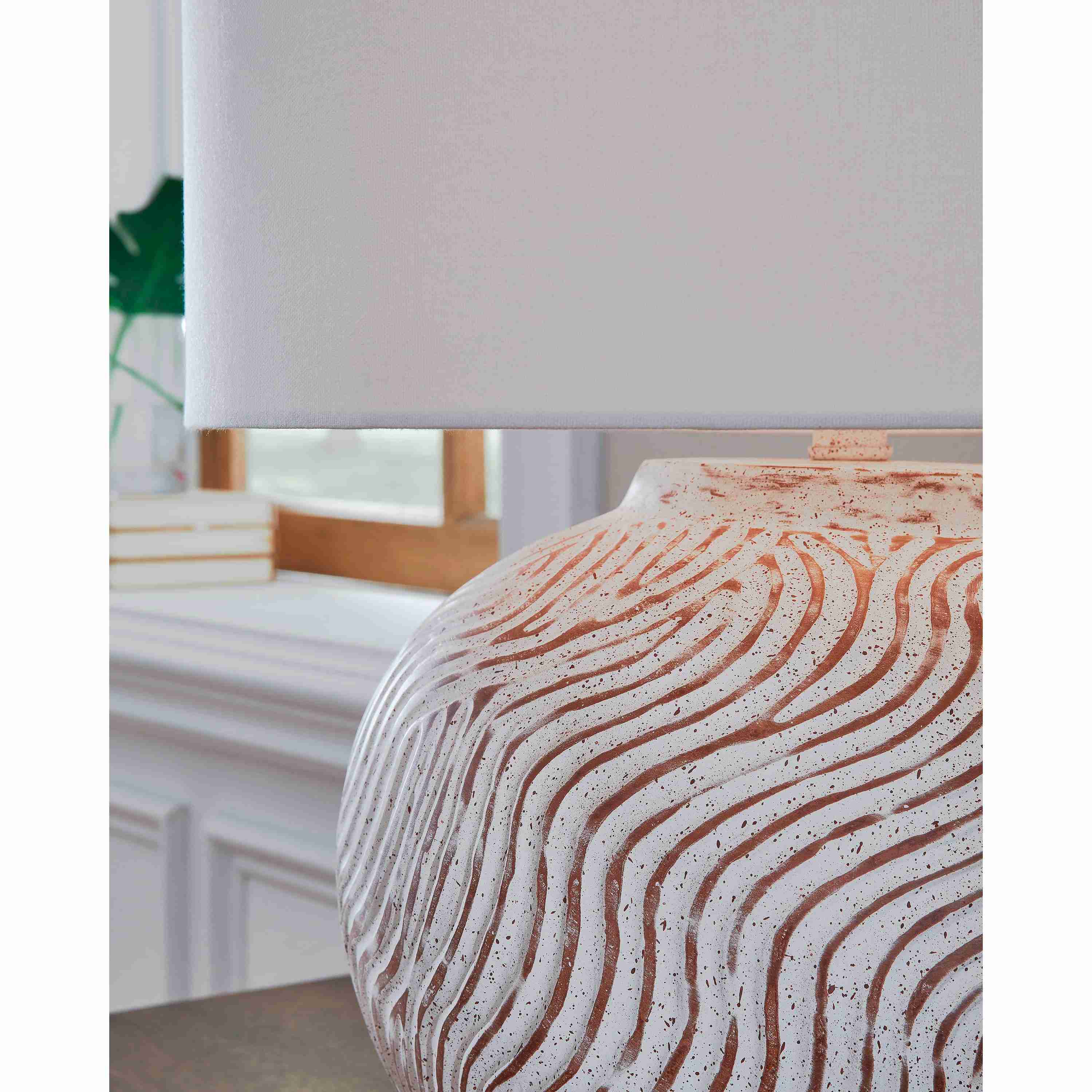 Signature Design by Ashley Vien Table Lamp L100894 - Image 3