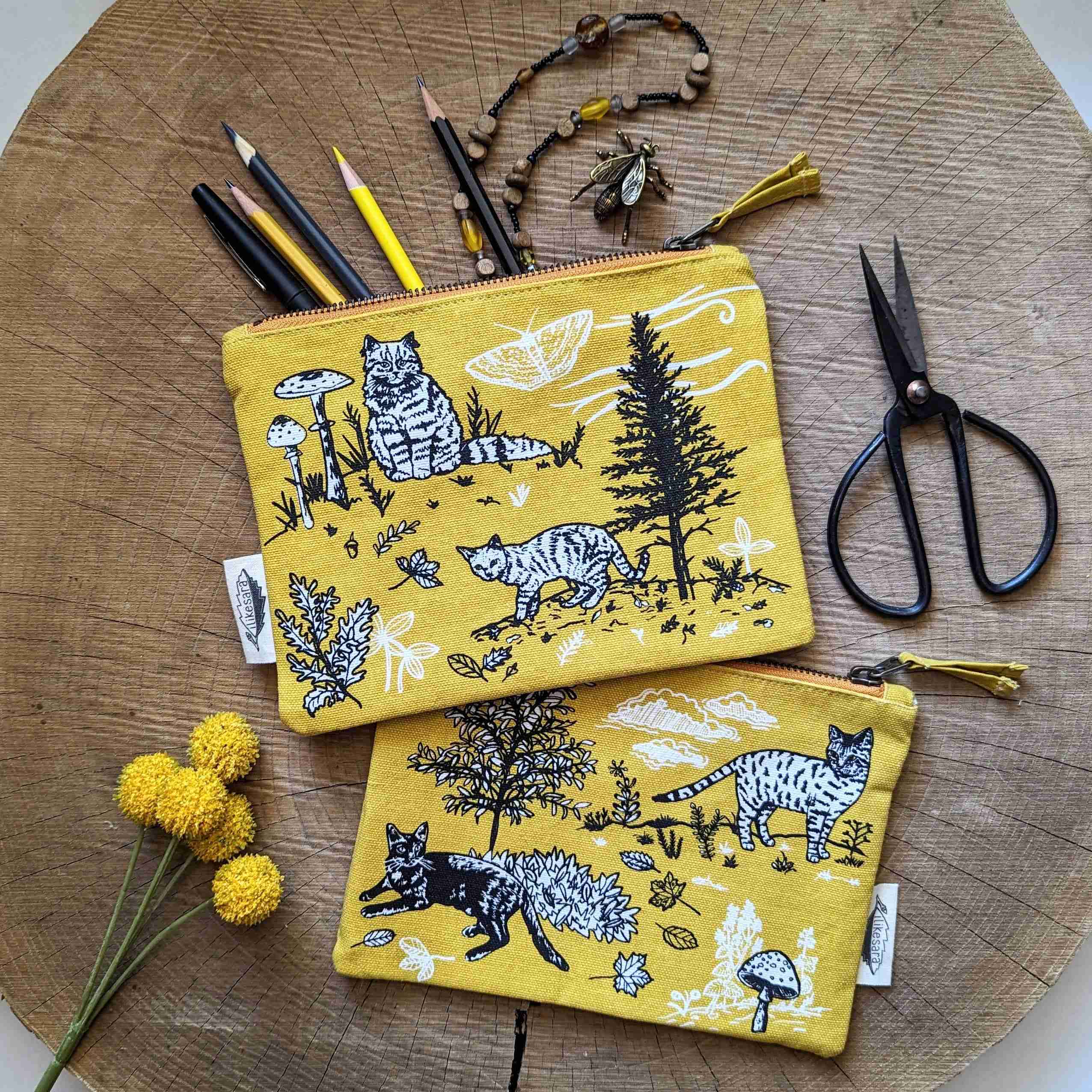 Zippered pouch | outside cats - Image 3