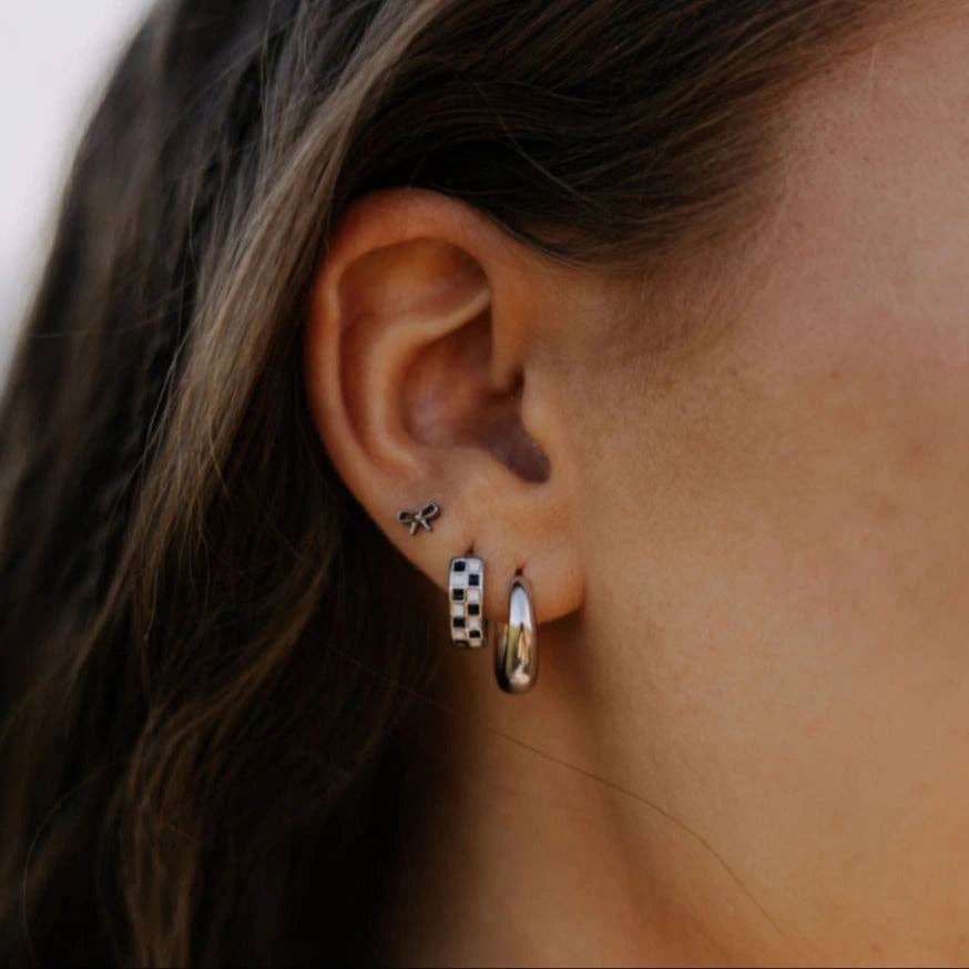 Bow Flat Back Studs - Image 2