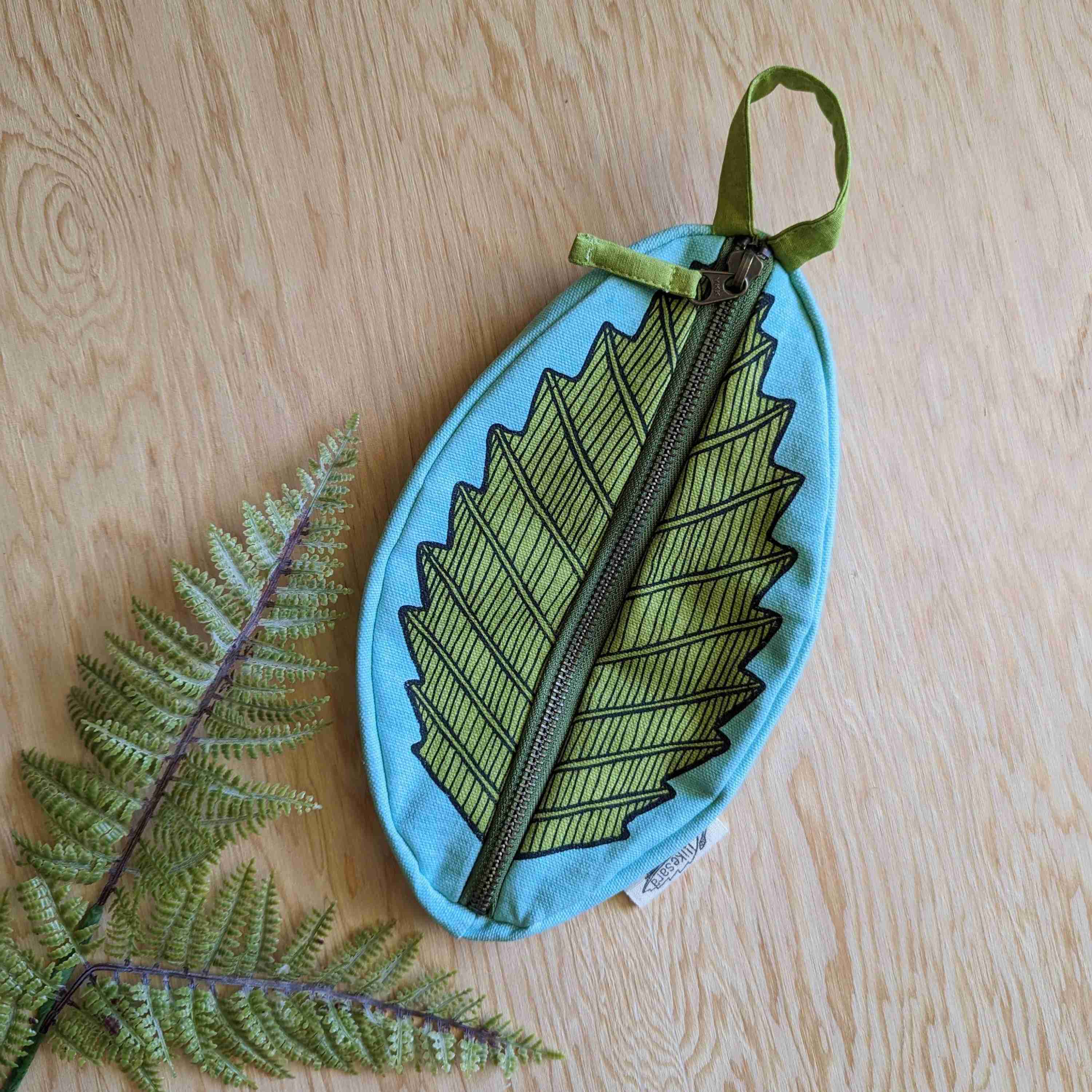 Zippered pouch | leaf - Image 1